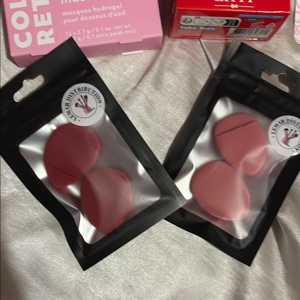 Hello Kitty Pink Makeup Collection - Picture 2 of 4